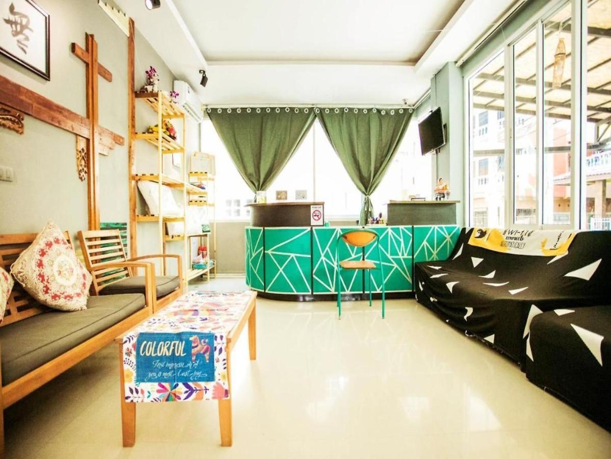 Roomquest Phuket Hostel Patong